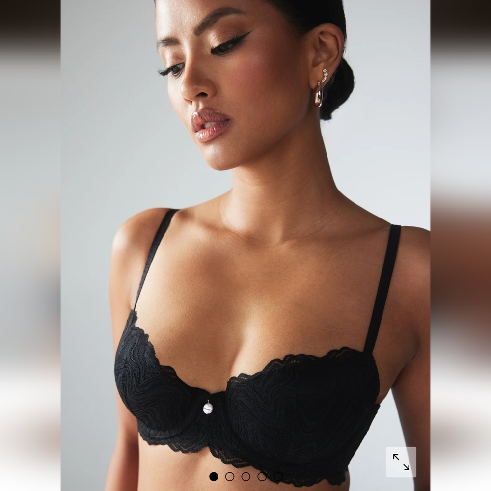 Savage X Fenty Ripple Effect Lace Padded Balconette Bra- 36B